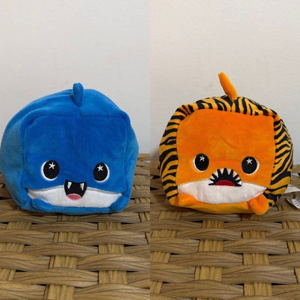 Moosh Moosh Squared Flip-Ems Tiger/Blue Shark Reversible Plush Kids Toy Animal